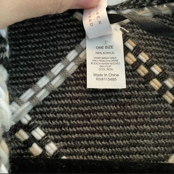 ⏬️PRICEDROP⏬️LC Lauren Conrad Plaid Shawl with Fringe - Picture 3 of 3